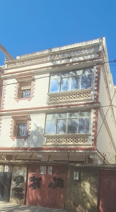 Une Villa d'une superficie de 240M² (R+2)