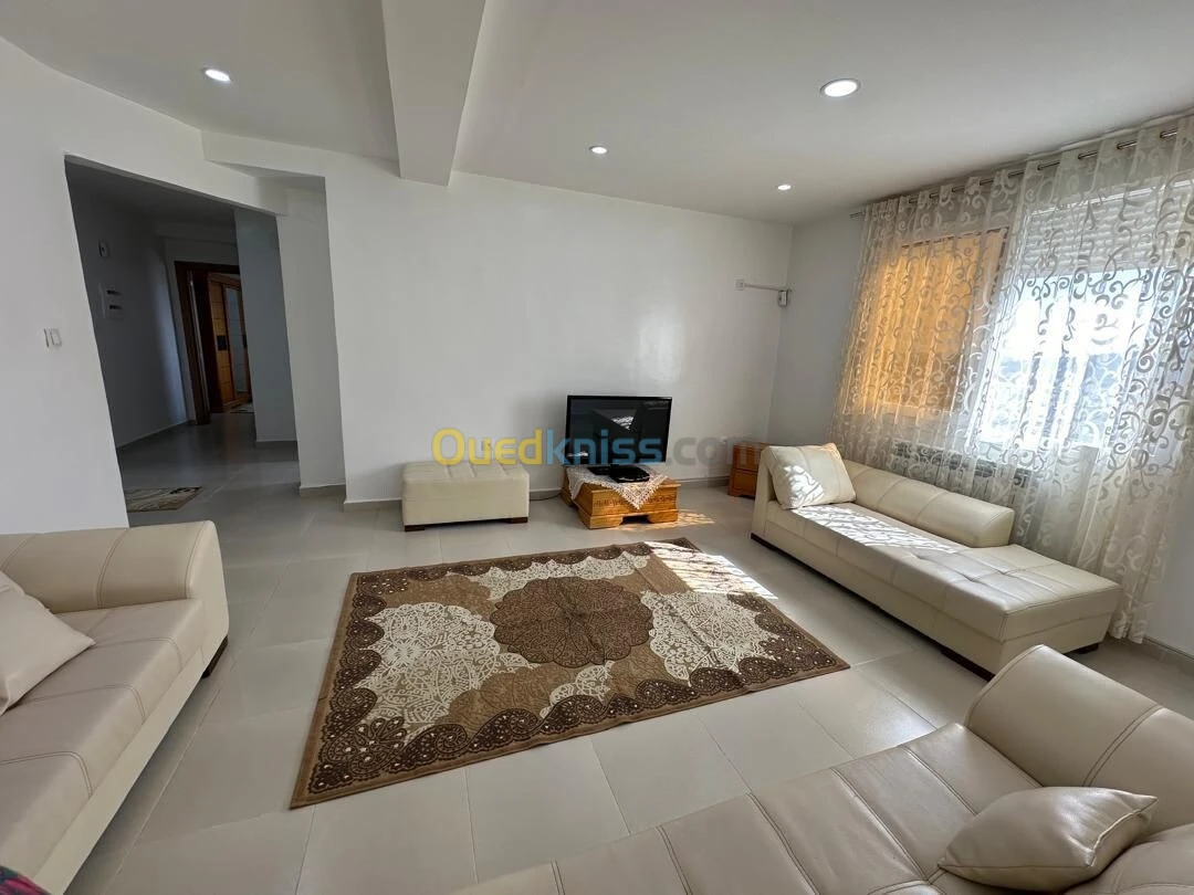 LOCATION F3 MEUBLE COLLINE ROSE 