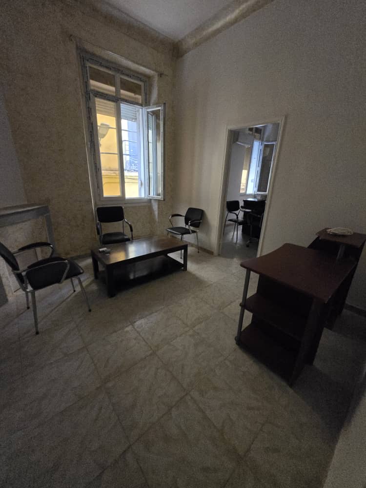 VENTE F2 AU CENTRE VILLE RUE CNRA