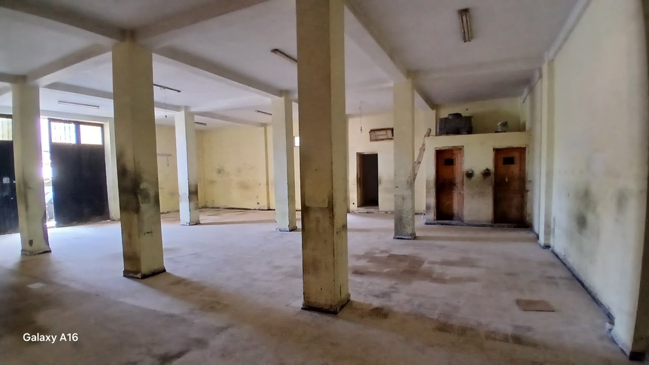 À louer – Dépôt / Atelier  À Alger 